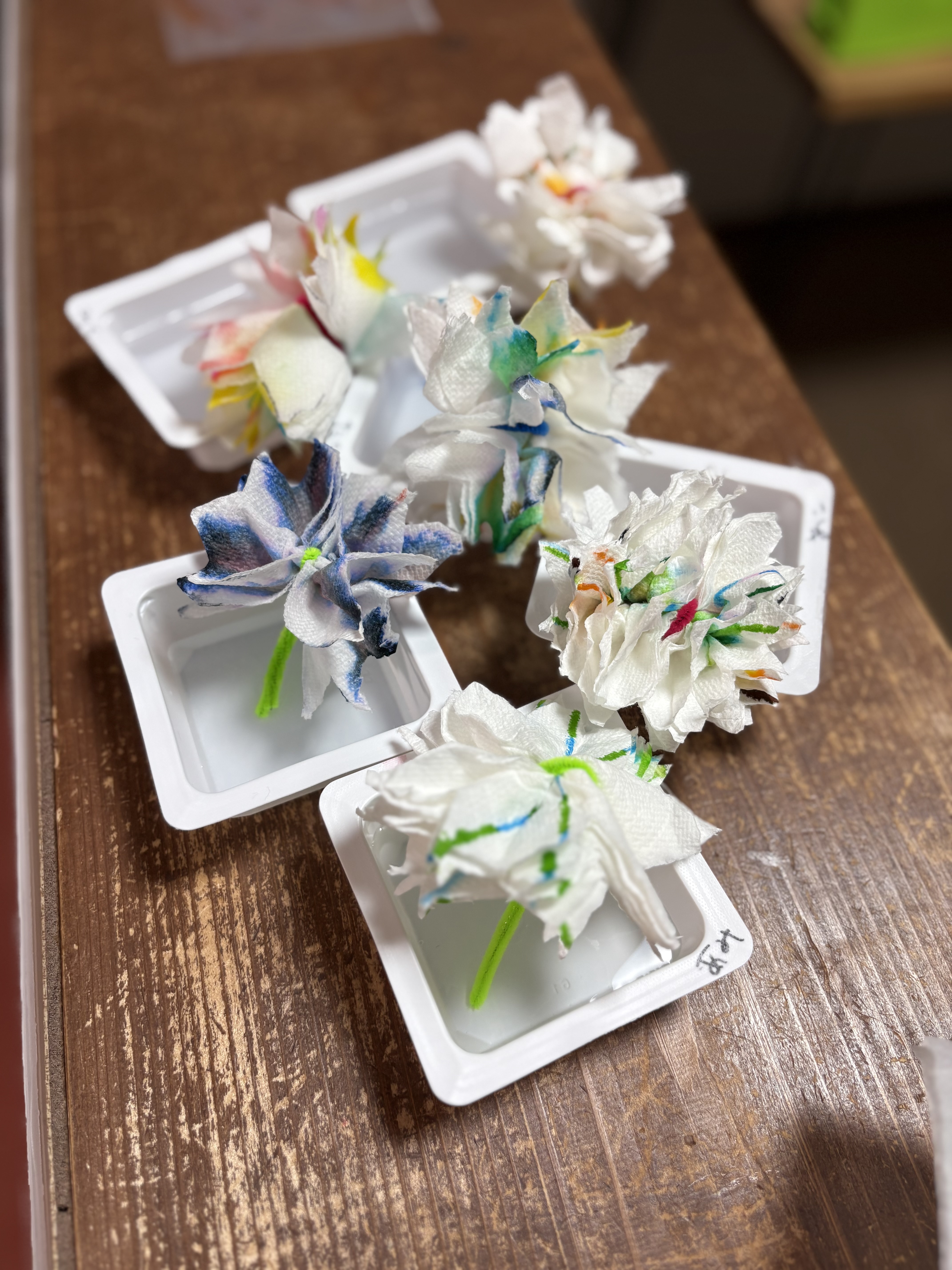 「一番のお気に入りは、これ！」

たくさん作った中から、一番好きな色使いのものを選んで大切に持つ姿。