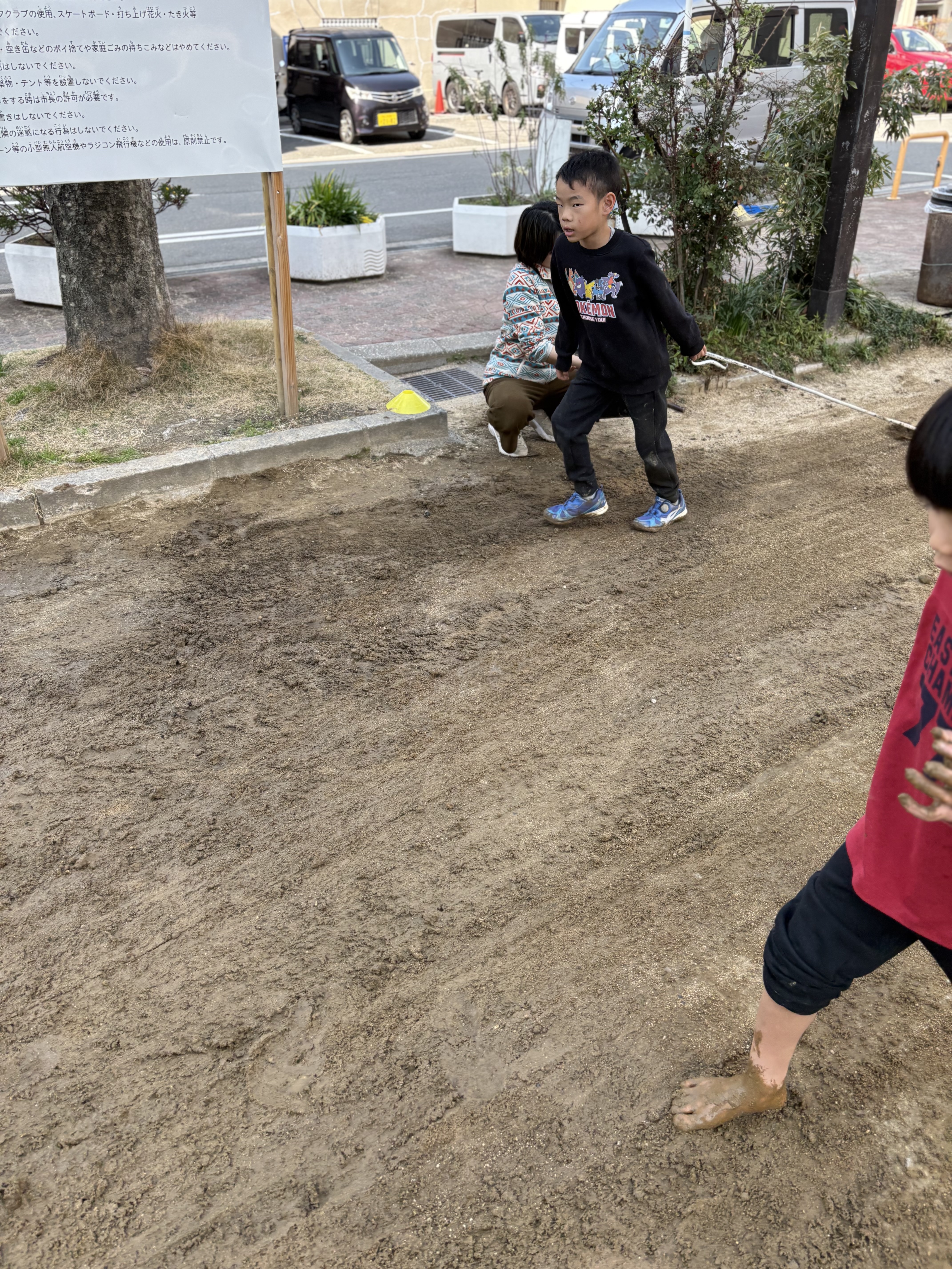 「感謝の、トンボ掛け。」
自分の身長より長いトンボを一生懸命に引き、地面を整える後ろ姿。