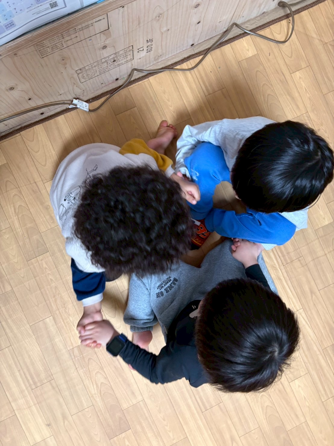 次は何しようかと決める時は、心も体も一つになって決めるんだのポーズ！！