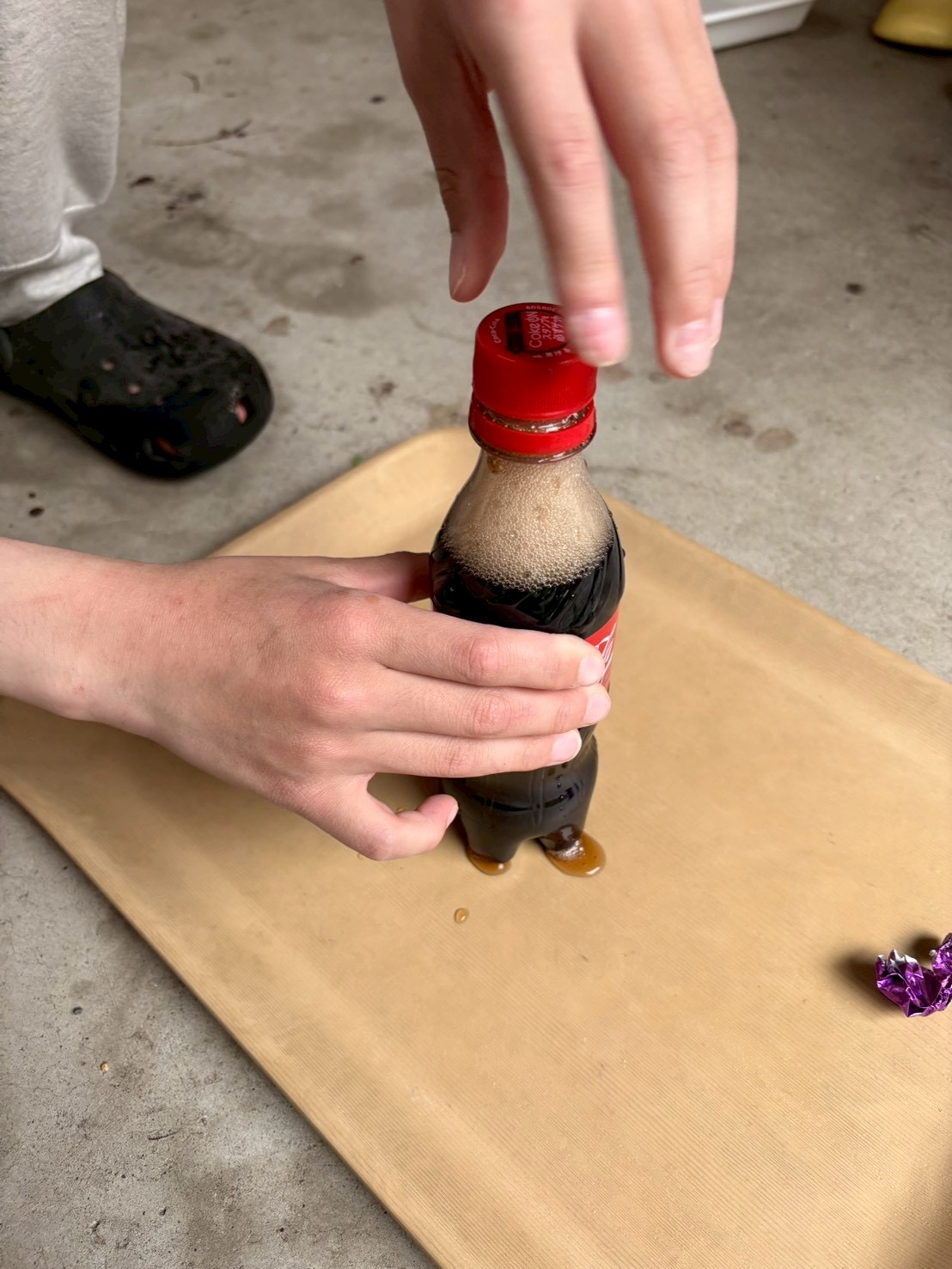 「シュワッ！あふれ出る興奮。」

投入した瞬間、泡が勢いよく噴き出すスローモーションのような1枚。