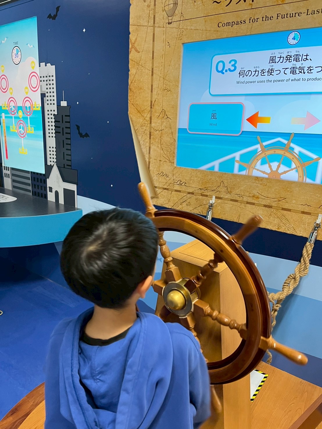 「歯車を回せ！力学の体験。」

自分の力で大きなハンドルを回し、何かが動く仕組みを肌で感じる「因果関係」の理解。