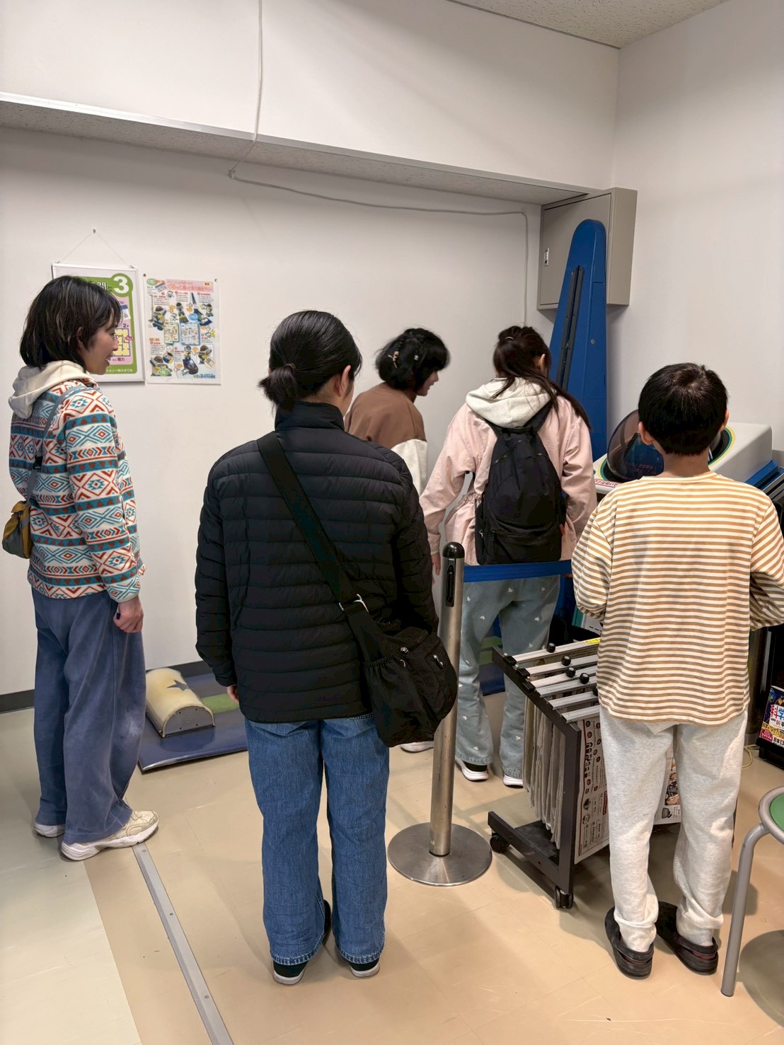 「スタッフに質問、『これ、どうして？』」

発見した不思議を言葉にしてスタッフに伝える、コミュニケーションと語彙の広がり。