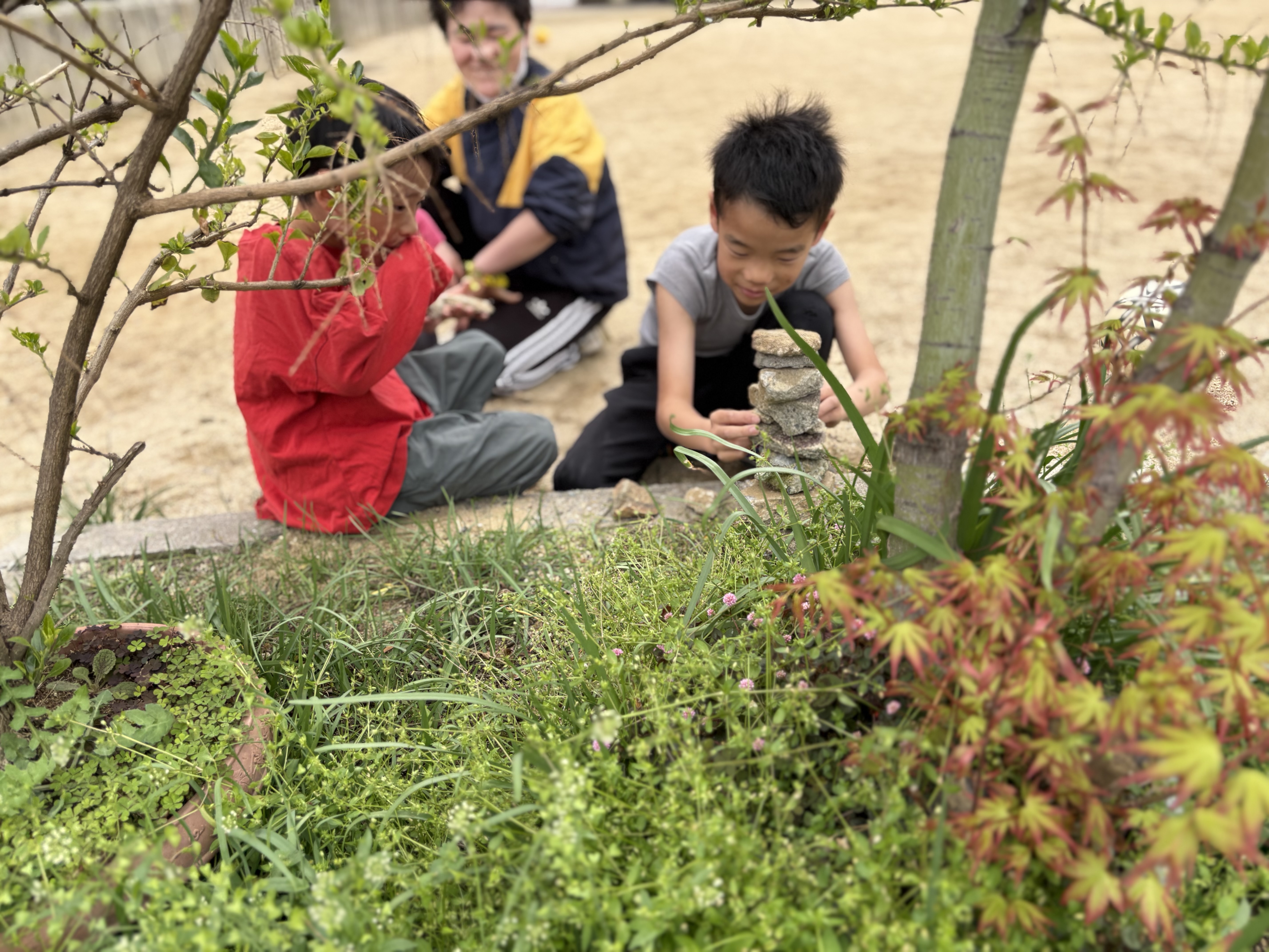 「あぁー!崩壊の笑い声。」
ガラガラと崩れた瞬間、悔しがりながらも顔を見合わせて爆笑する、レジリエンス(折れない心)。