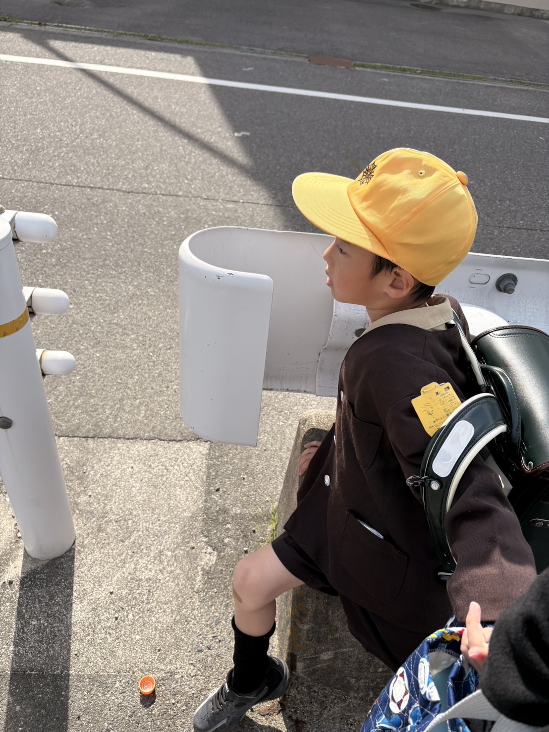 休んだら、また動き出すまで待つ。そしたら一歩また前進し始める。