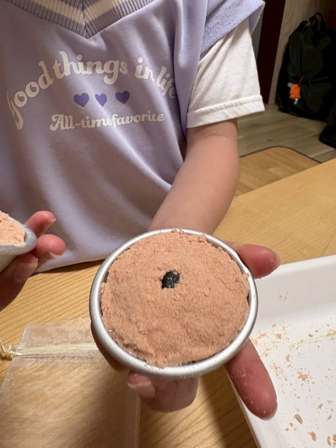もうすぐで完成だと喜ぶ様子。