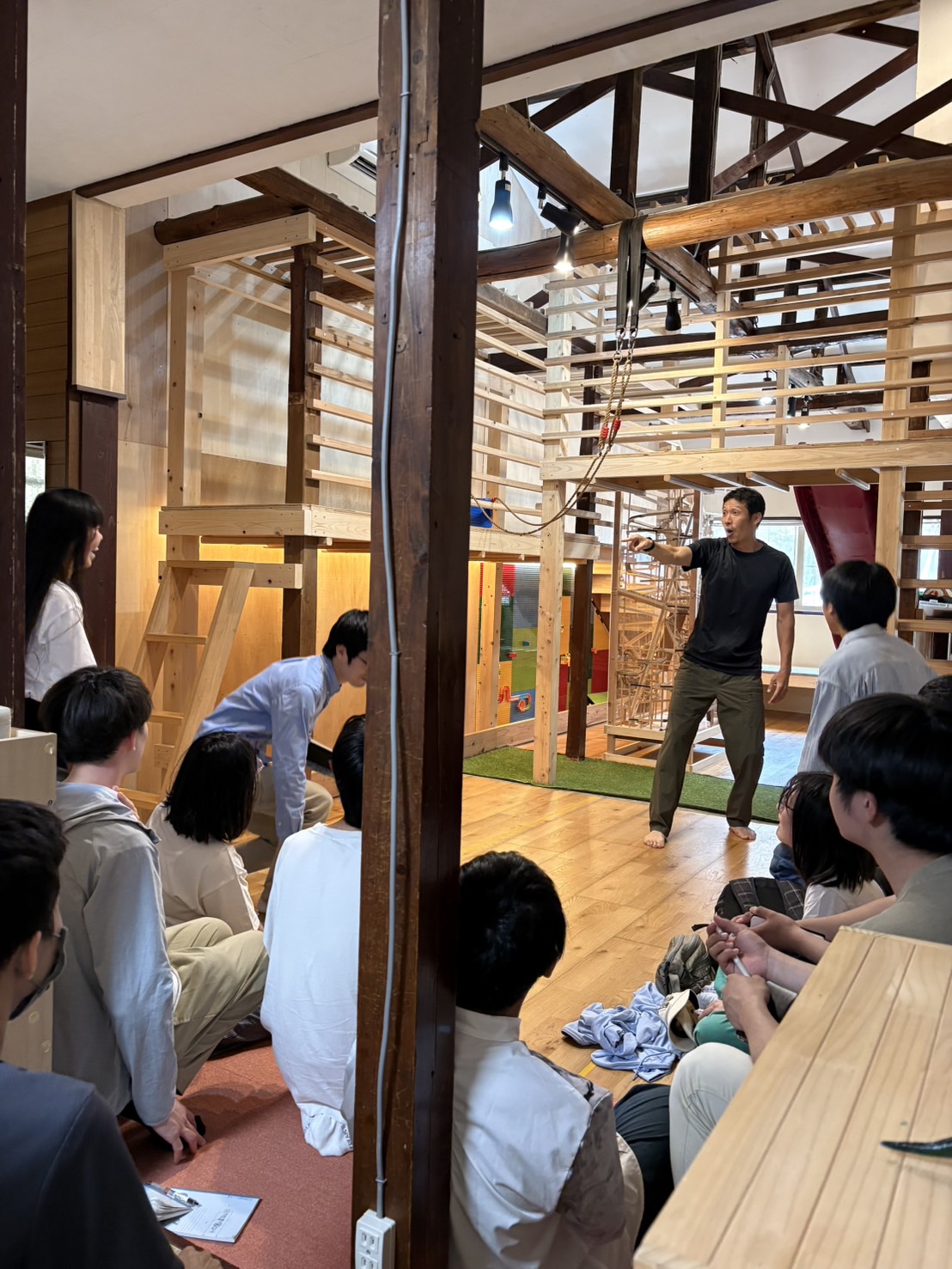 「誰にでもチャンスはある！全員本気のじゃんけん大会。」

「最初はグー！」の声に合わせて、メンバーもこばやんさんも全力で拳を突き出す、熱気溢れるリビングの風景。