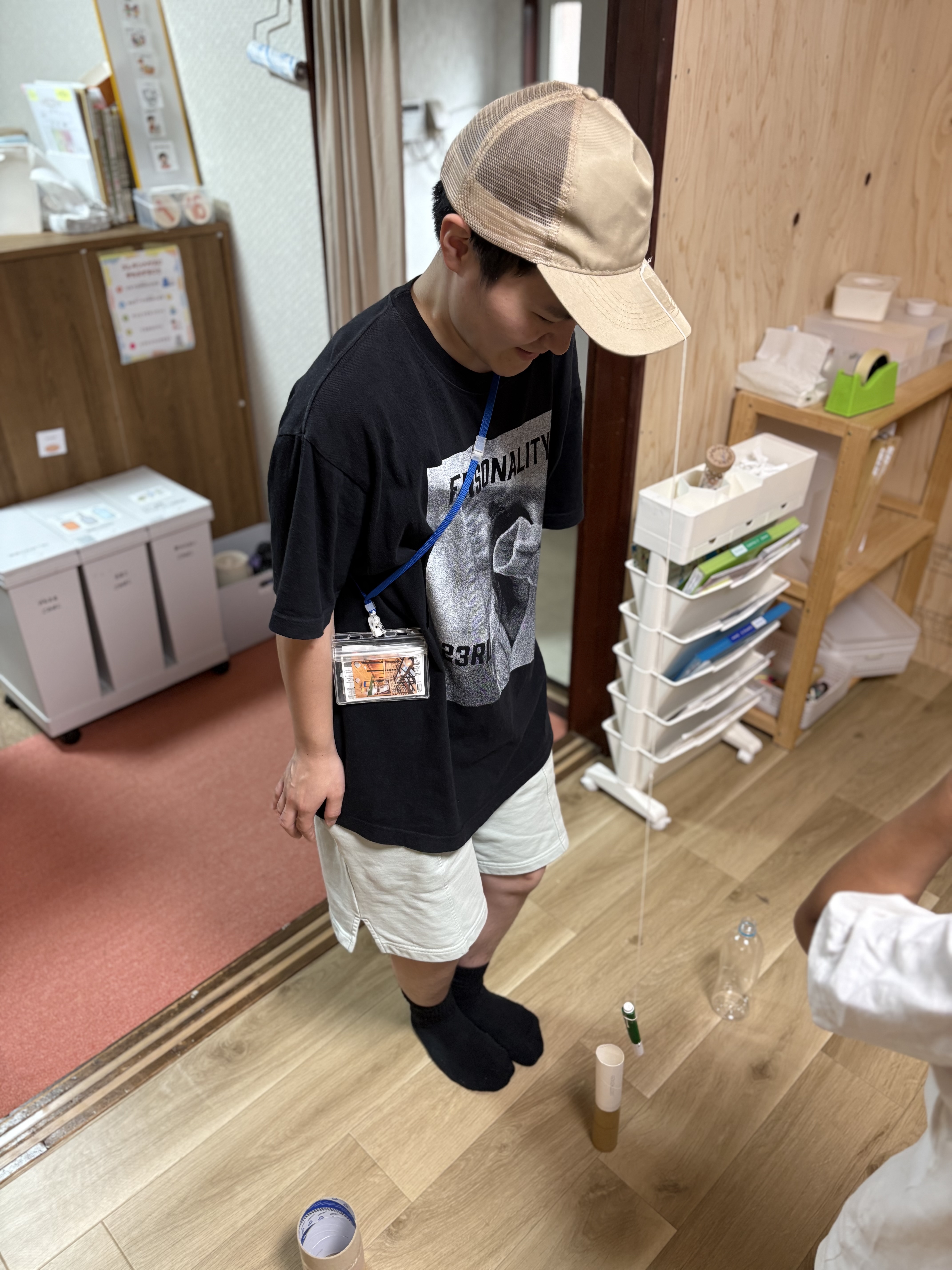 「『……ぷはぁっ！』思わず息を止めてしまうほどの没頭。」

集中しすぎて息をするのも忘れるくらい、筒の穴とペン先の一点だけに意識を100%注ぎ込んでいる美しい表情。