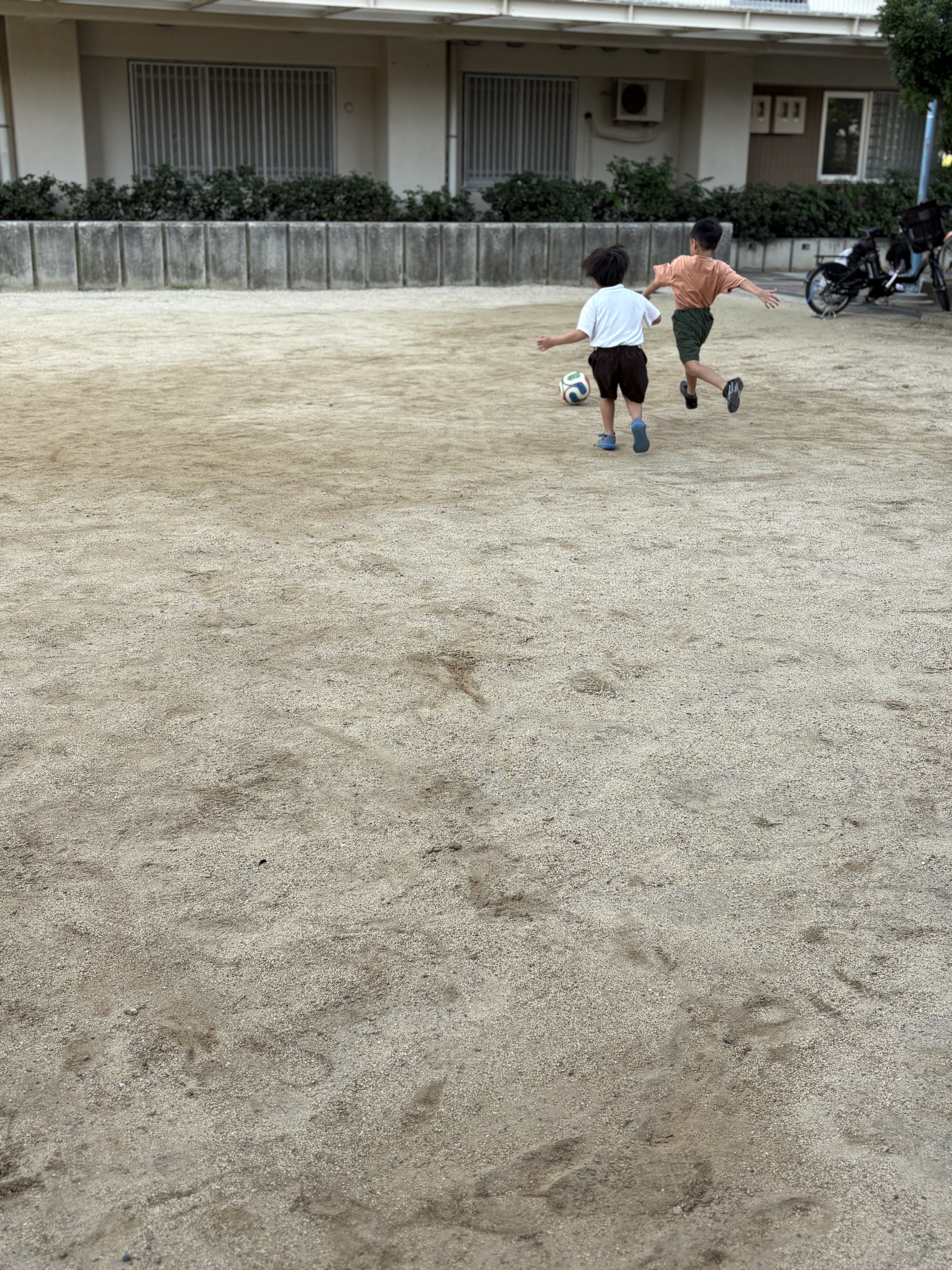 2人の距離がサッカーを通して近くなった奇跡の一枚。