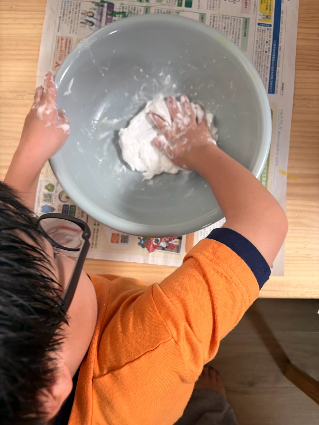 もっともっと、もちもちにしたいんだと言って、一所懸命こねる男の子。