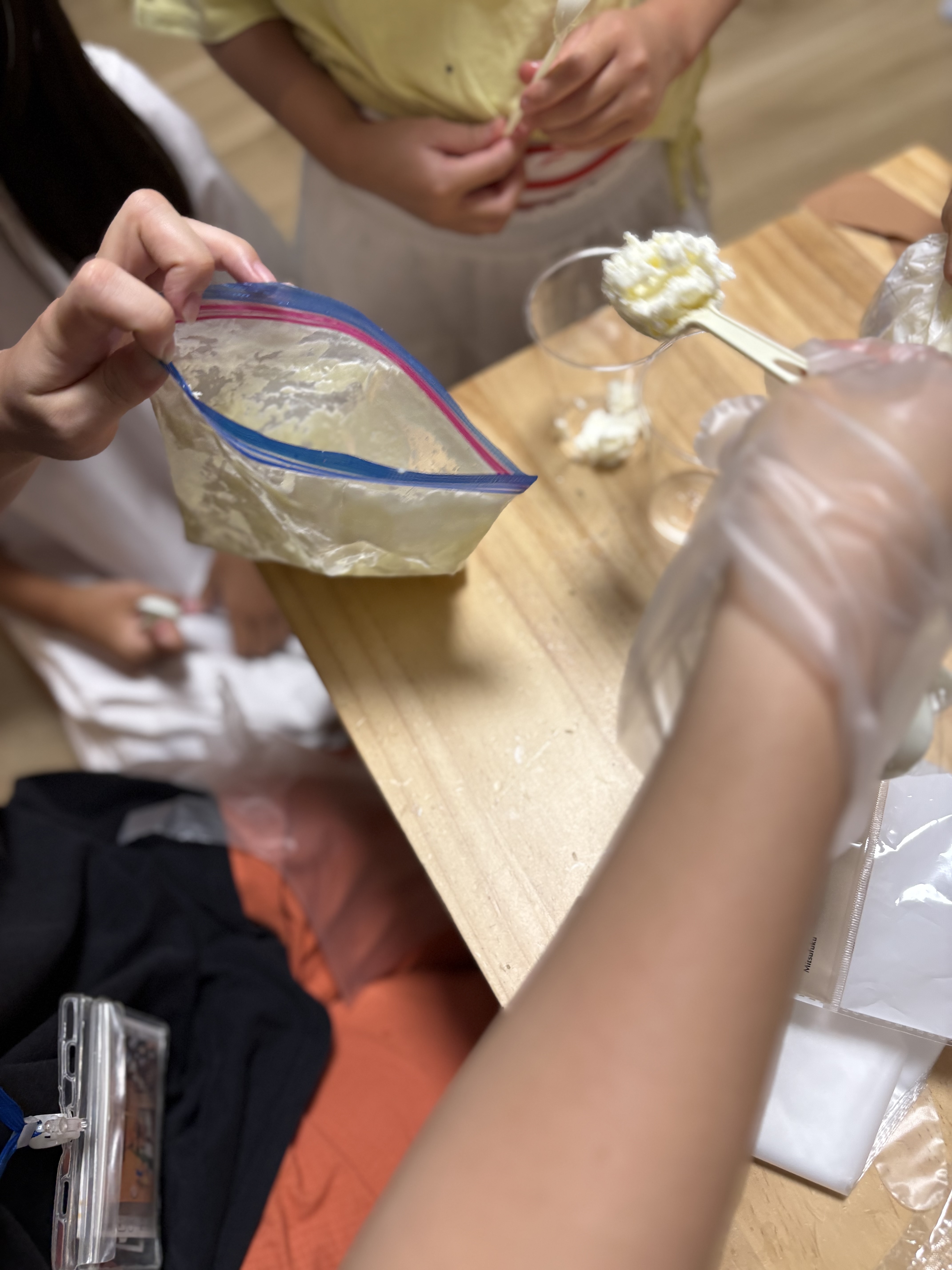 「パクリ!『めっちゃ美味しい!!』お口いっぱいに広がる甘み」
自分で作ったアイスを一口食べて、「うまーい!」と目が丸くなる至福のスマイル。