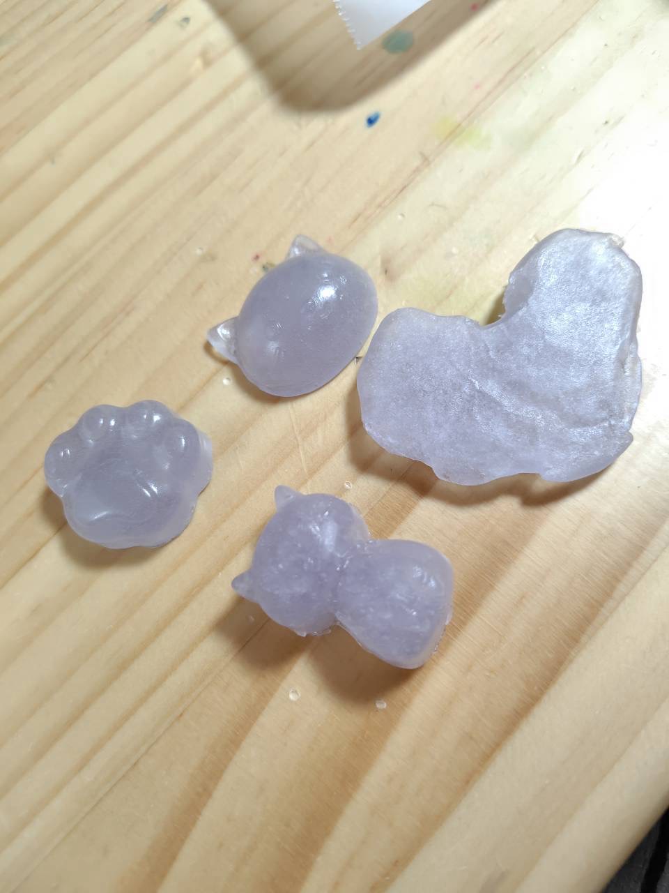 「『宝物をギュッ！』自分の作った宝石を愛おしそうに手で握りしめる姿」
「絶対大切に使う！」「お部屋に飾る！」と、大事そうにギュッと握りしめる感動の一コマ。