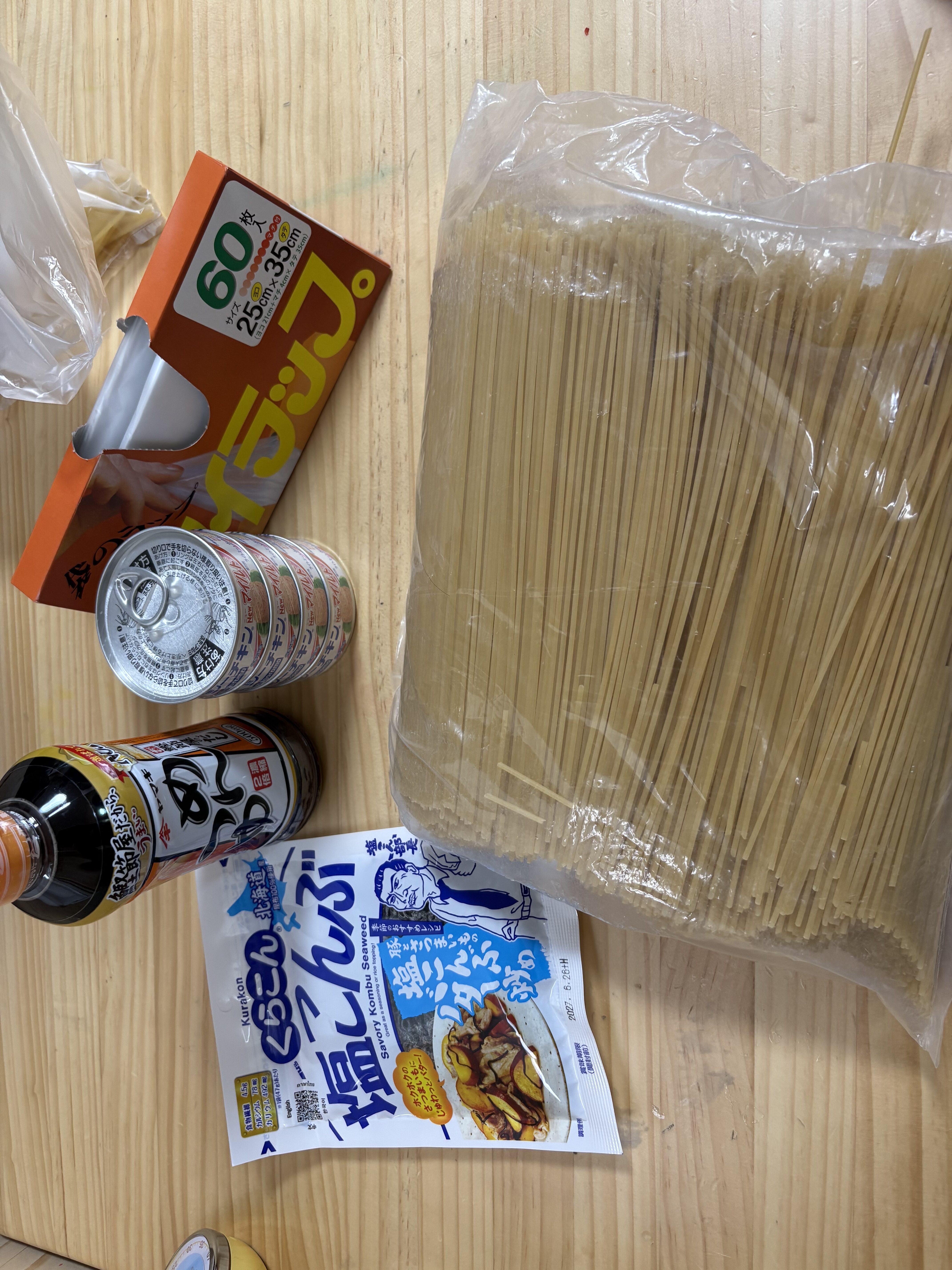 「『もし地震が起きてお湯が使えなかったら…』真剣に耳を傾ける様子」
スタッフの防災のお話に、「なるほど!」「だから水で作ったんだ!」と深く頷きながら真剣な眼差しで聞く子どもたち