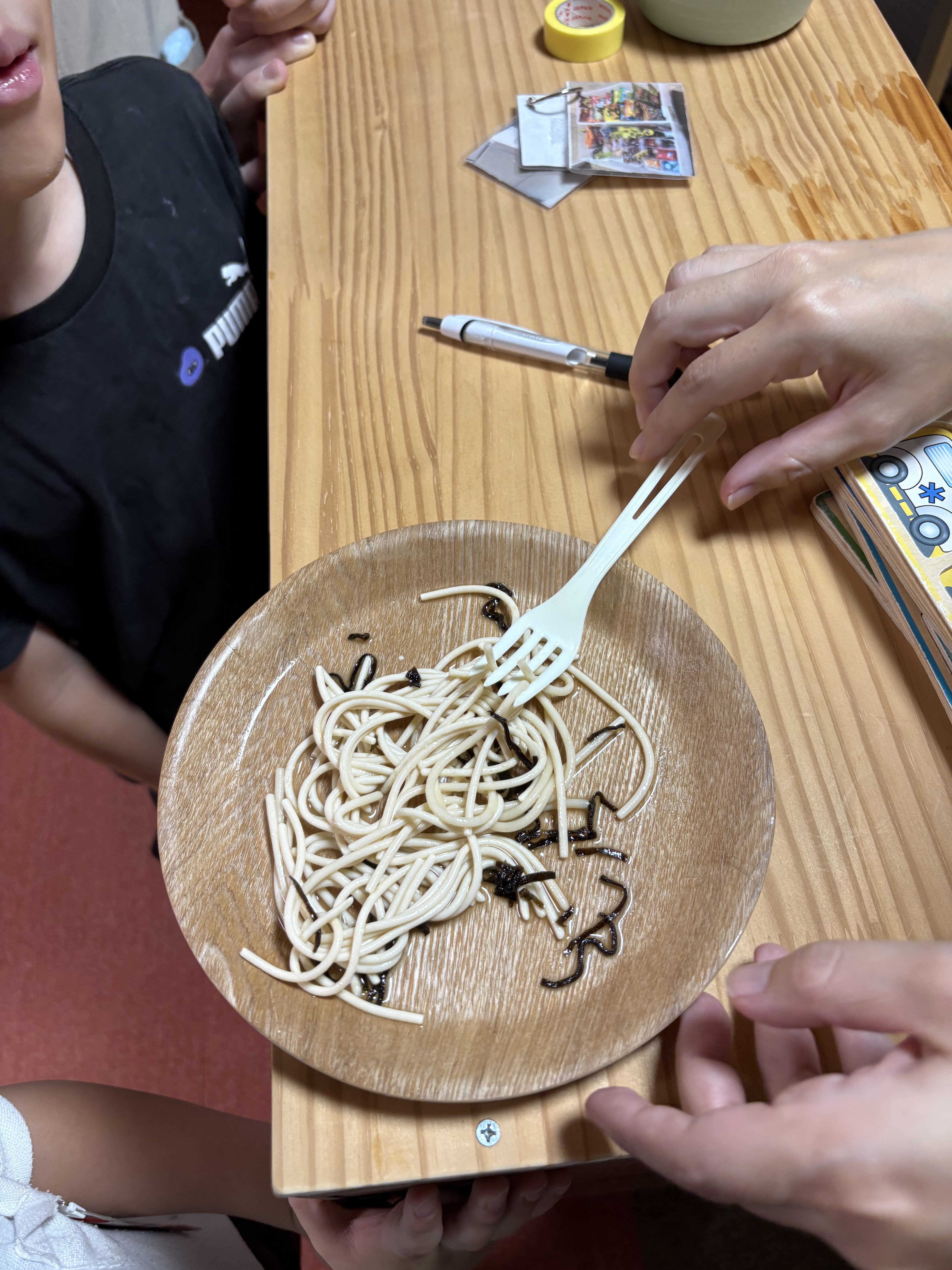 「『一口パクリ…あ、硬くない!』初めての水パスタ実食」
フォークで一口食べてみて、「あれ!?ちゃんともちもちしてる!」と目を見張る驚きの瞬間。