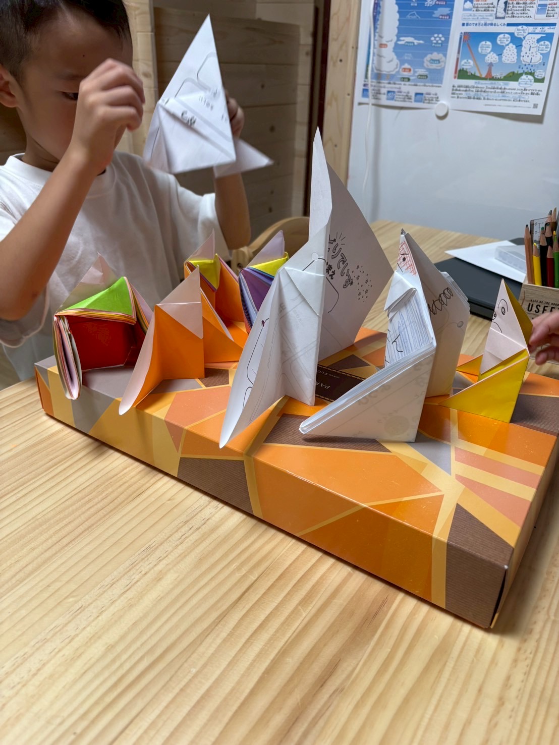 スレタンハウスの紙工作が育む、子どもたちの「自分を信じる力」と大きな自信！