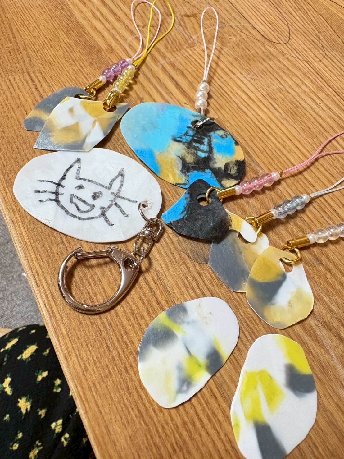 🎨✨ キャップがアートに大変身!みんなの「わくわく」が詰まったオリジナルキーホルダー作り! 🔑🌈