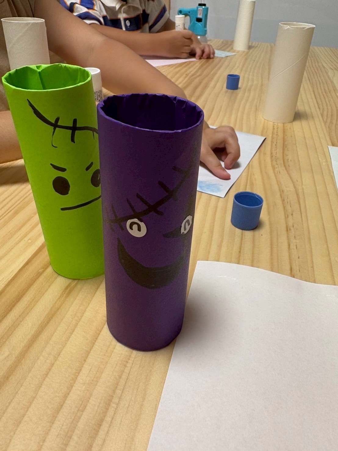 🎨 ハロウィンに向けて準備万端！手作りで広がる創造力と五感遊び👻