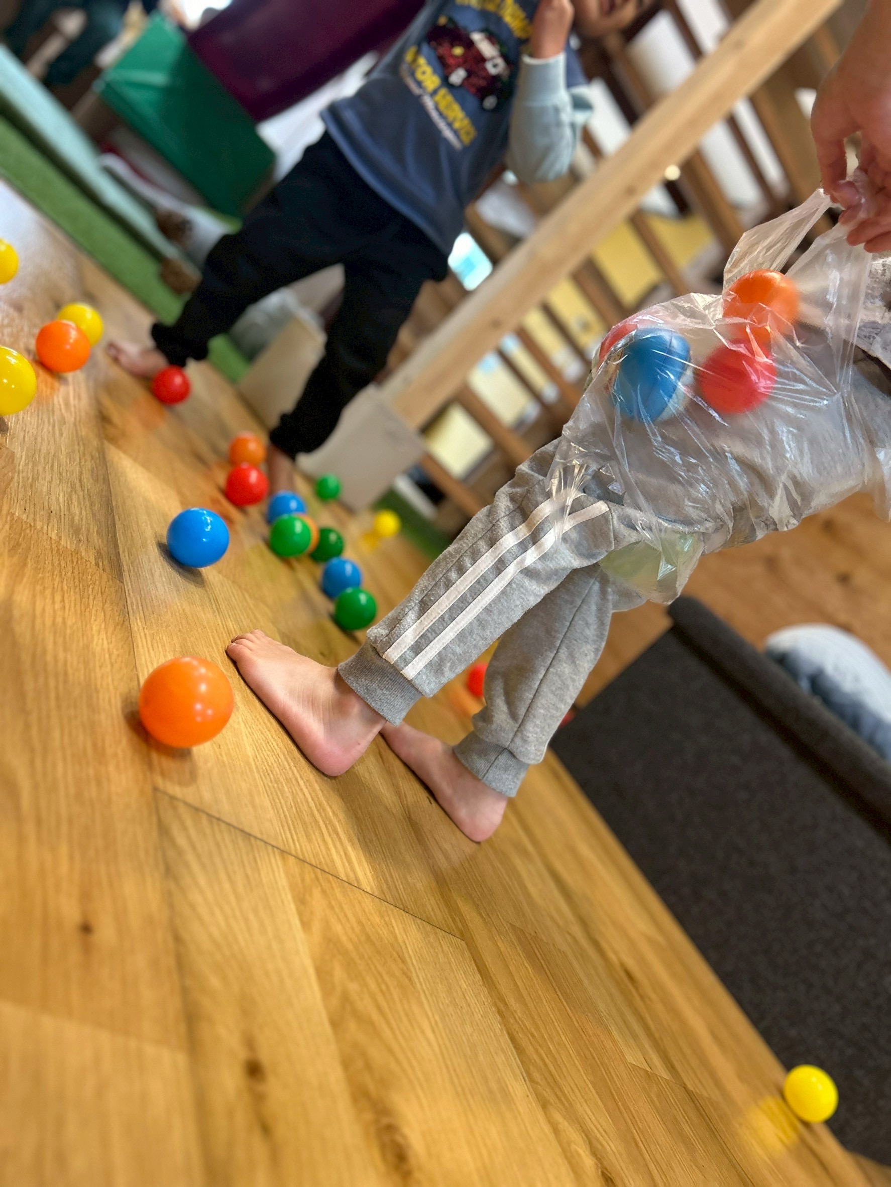 🏠🤣 【爆笑レポート】大人が本気で『巨大パンツ』を履いた結果。スレタンハウスが笑いに包まれた理由！ ✨🏠