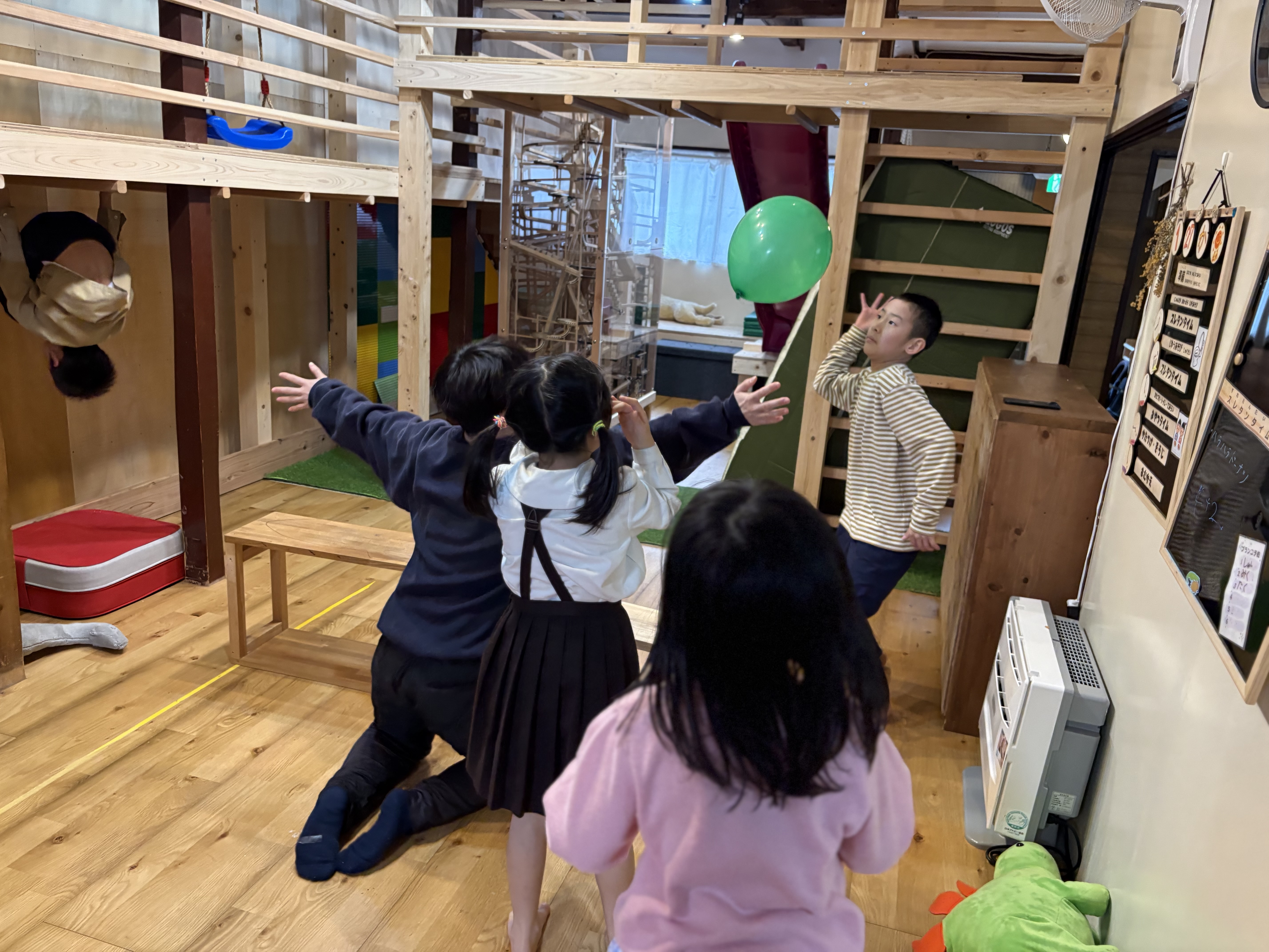 🎈🏆 【独占密着】「遊び」を超えた、小さな社会の誕生。風船一つでリビングがスタジアム化した日！ 🏟️🔥