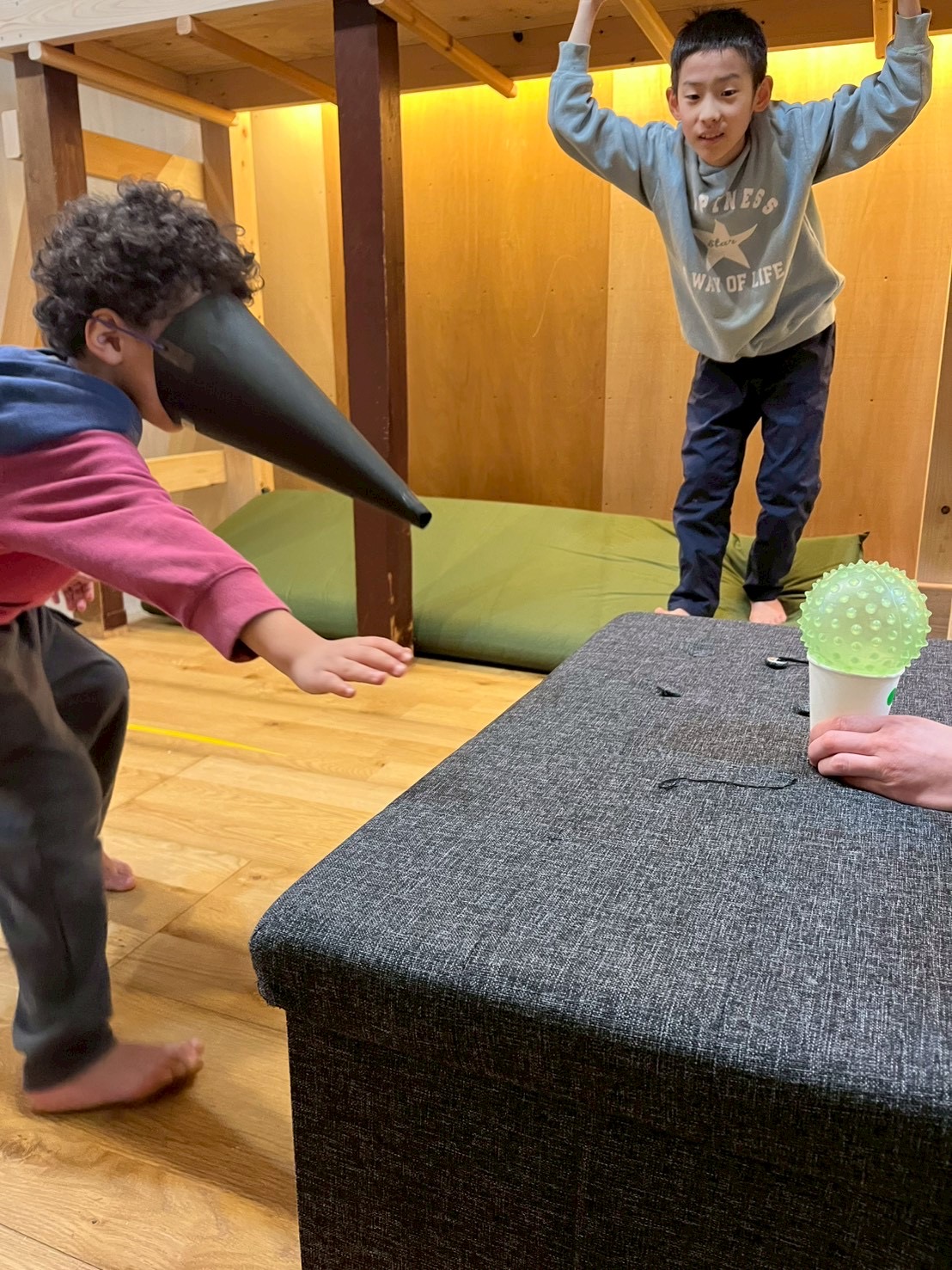 🕶️ 【極秘任務】スレタン特製「視界制限マシーン」降臨！穴の向こうのターゲットを捕まえろ！ 🕵️‍♂️✨