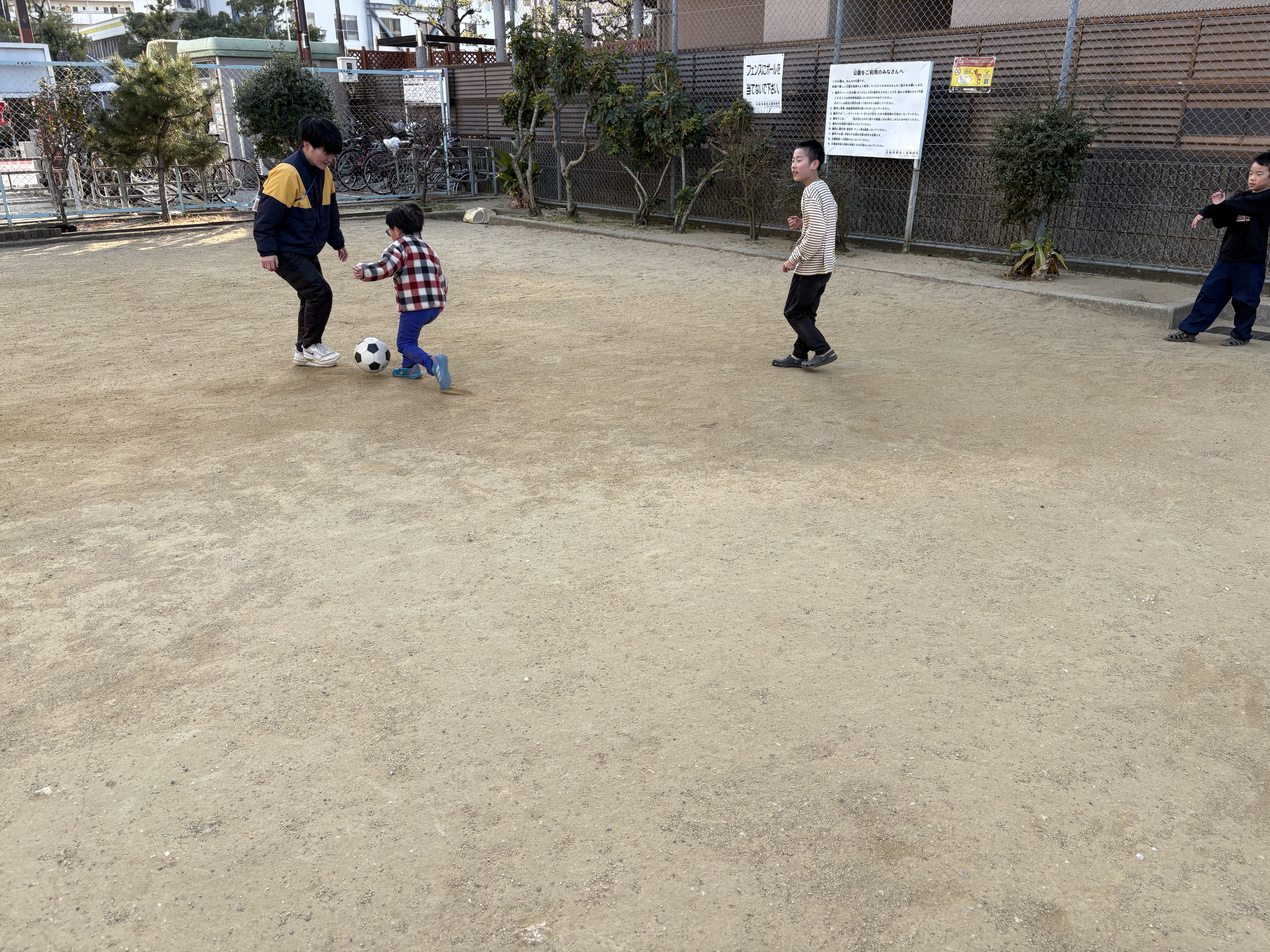 ⚽️🔥 【白熱レポ】ゴールよりも「あのボール」が欲しい！公園サッカーで見えた、剥き出しの『好奇心』と『折れない心』 🏃‍♂️💨