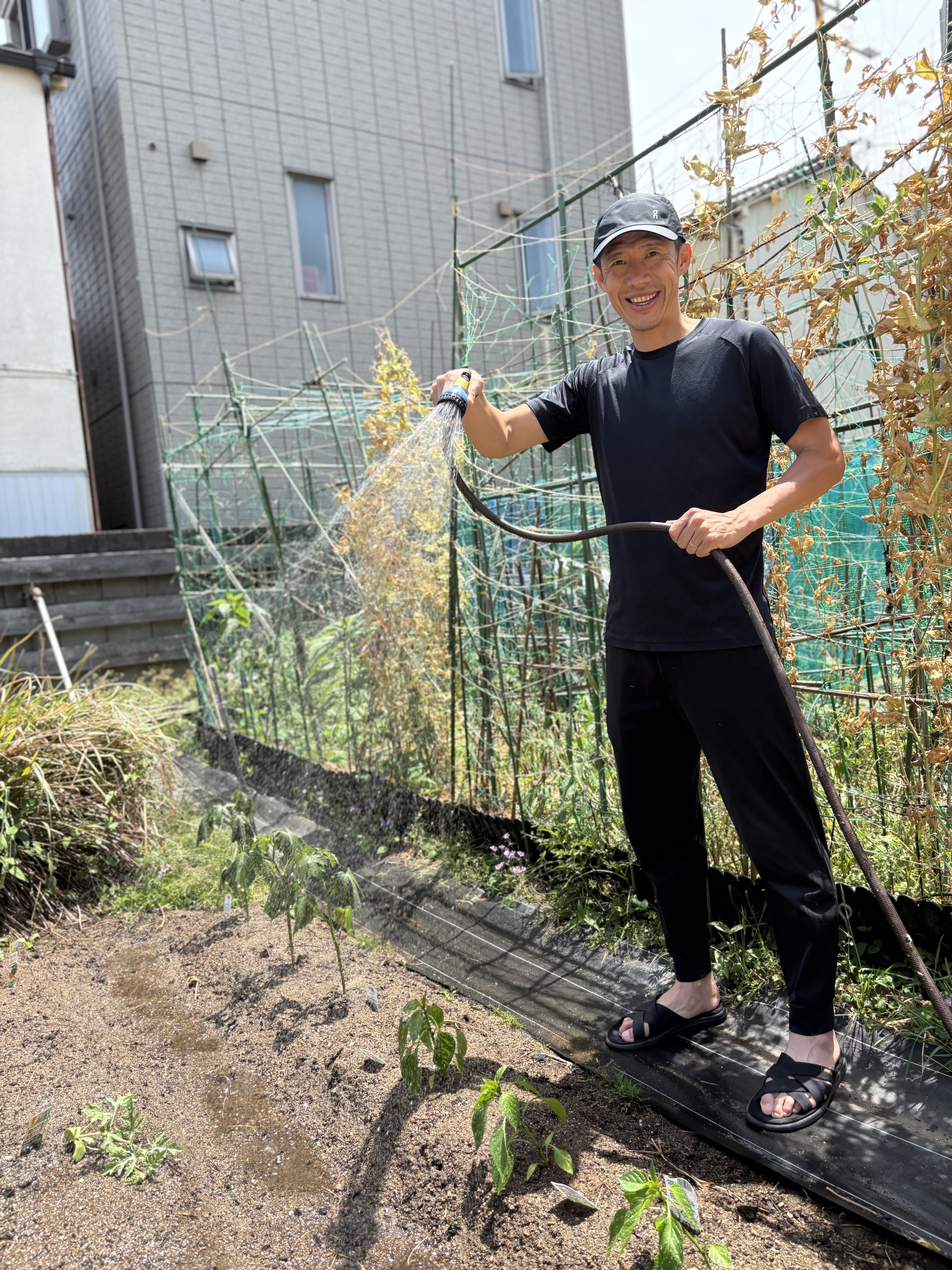 ☀️ 朝イチの恵み！スレタンハウスファームの水やりタイム✨