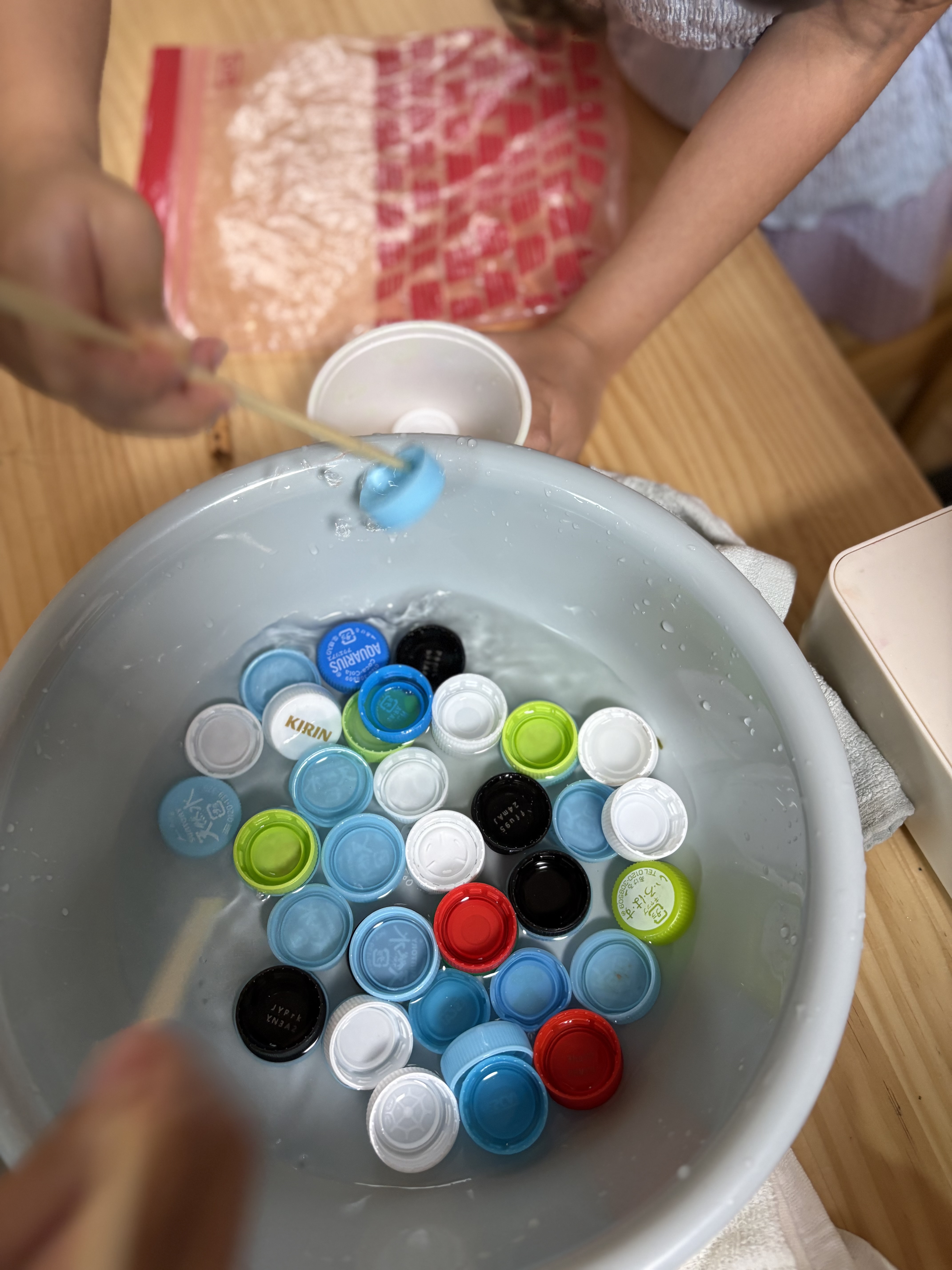 🎯 集中！焦りをコントロールせよ！白熱の「キャップ掬い」対決！
