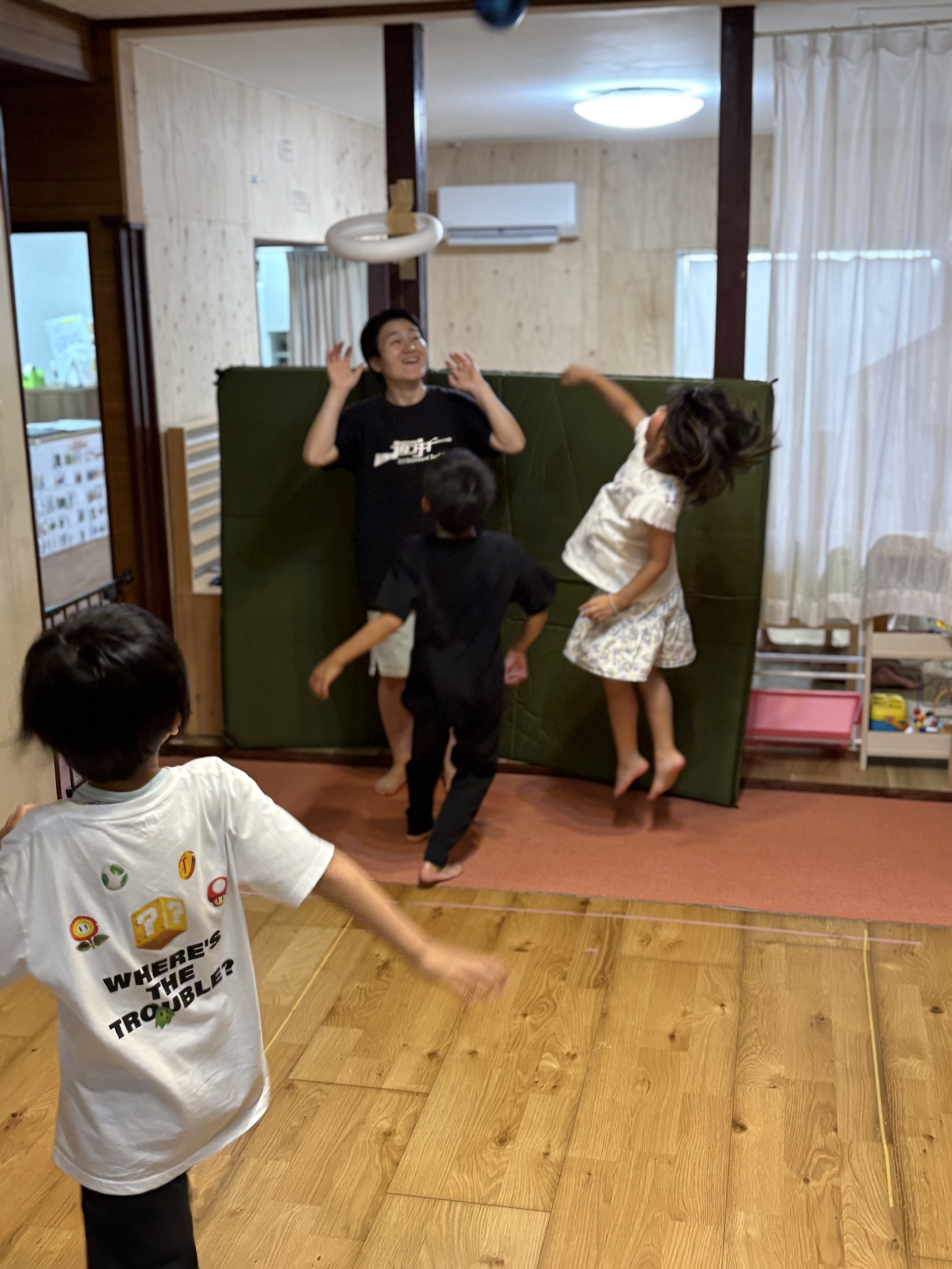 【アイデアの天才！】外は危険な暑さ…でもスレタンハウスなら室内で全力バスケ大会！🏀✨